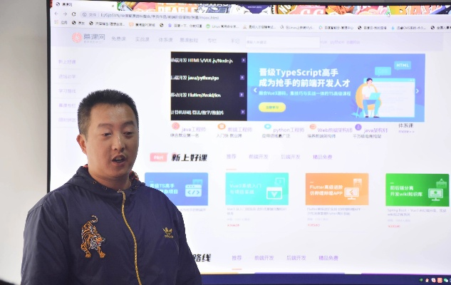 u聊最新版本，戰(zhàn)略優(yōu)化方案_FT_v3.889——知名付費(fèi)軟件的理想替代品